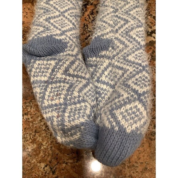 Joy Slipper Socks Grippers Gray Cable Knit Fur Lined Pom Poms One Size 5-10 - Picture 4 of 5